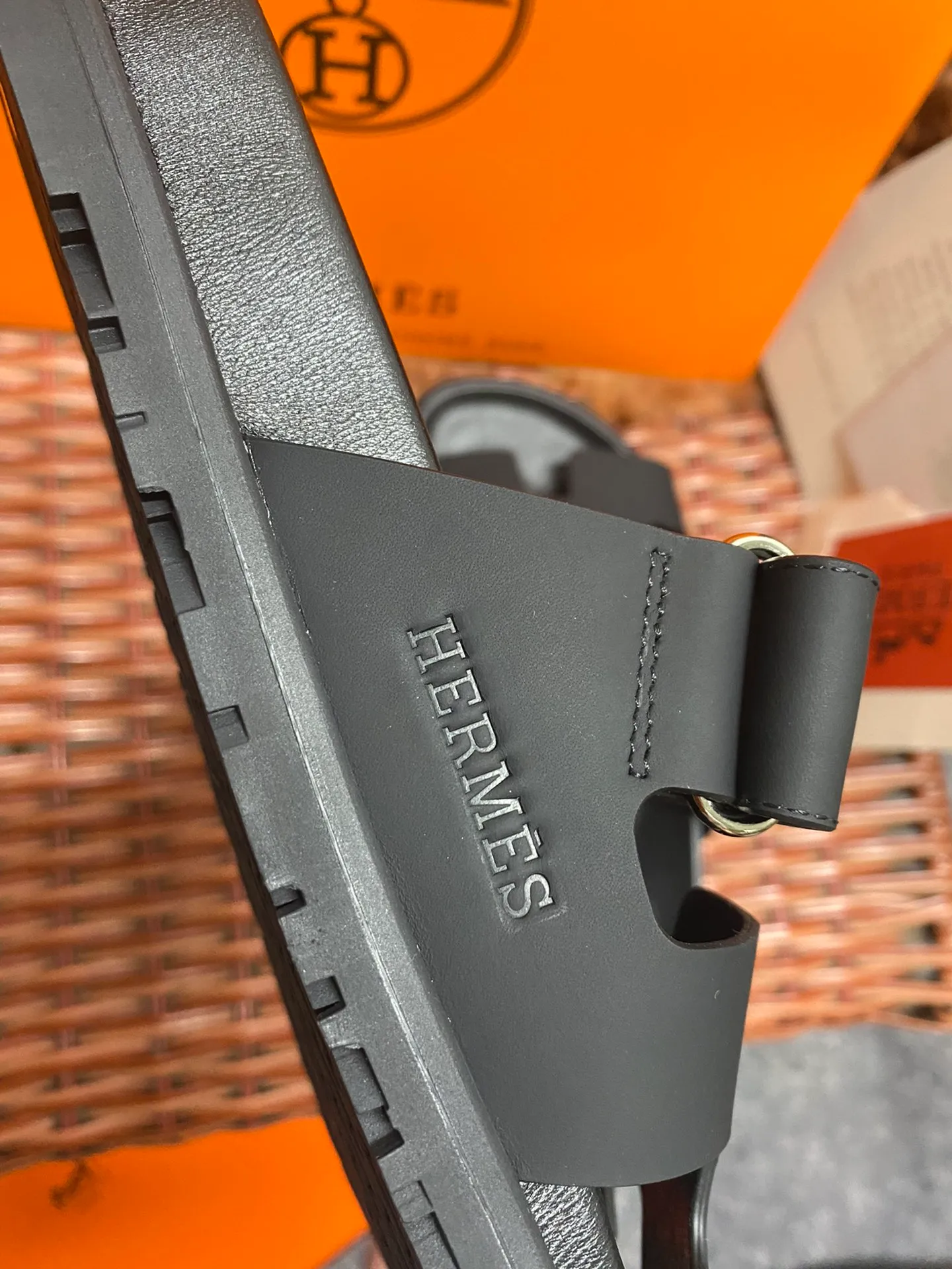 👟👟Ex-factory price 480👟👟 Women's Shoes Women's Clothing Women's Shoes Factory H HERMES Men's and women's same style, recently very popular couple's shoes - sandals, paired with various colored socks, popular ✅Upper: imported mixed sheepskin, deerskin ✅Inner: imported mixed sheepskin ✅Outsole: Tpu non-slip and wear-resistant outsole ✅Number: women's 35-42. Male 38-46